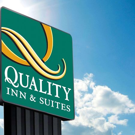 Quality Inn & Suites Pinedale Exterior photo