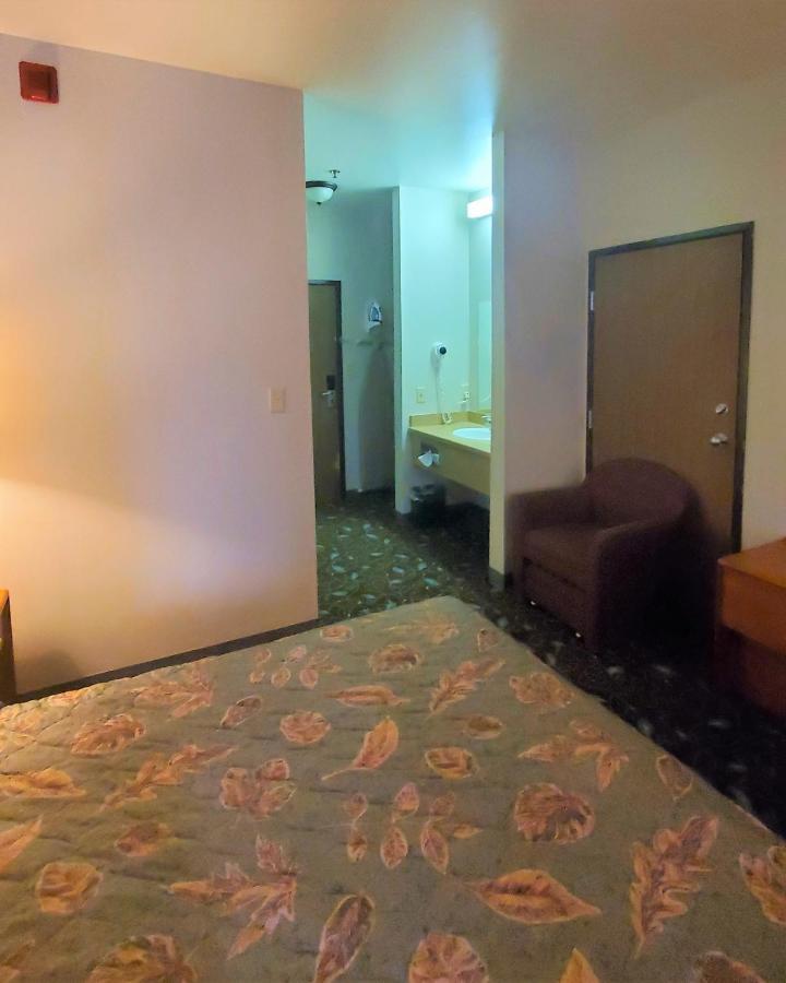 Quality Inn & Suites Pinedale Exterior photo