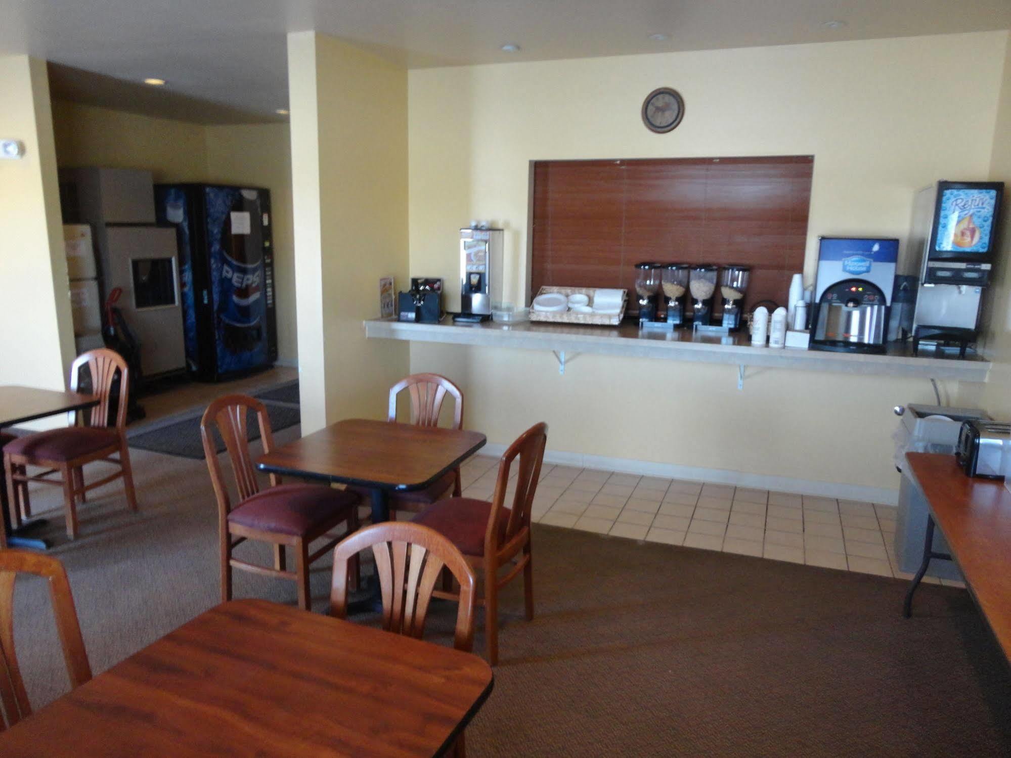 Quality Inn & Suites Pinedale Exterior photo